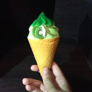 SQUISHY-Kiwi ice cream cone